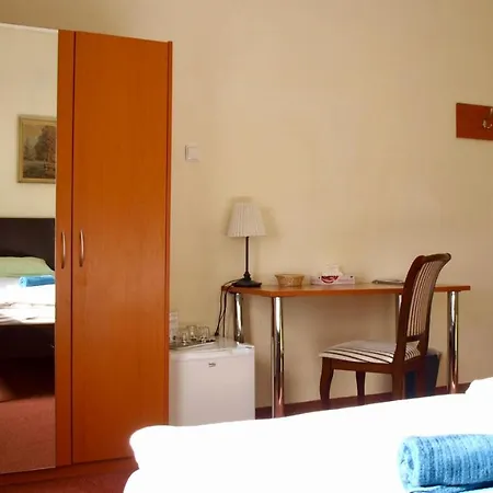 Pensión Village 3*